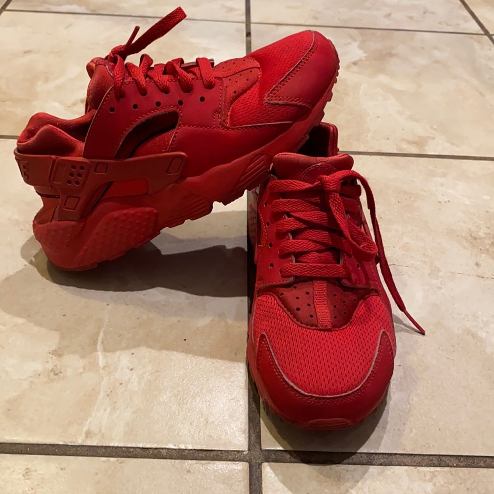 Nike Huarache Size 5 (women 6.5)
